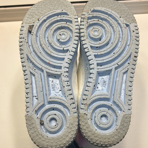 Women’s Nike Shoes - Picture 5 of 6